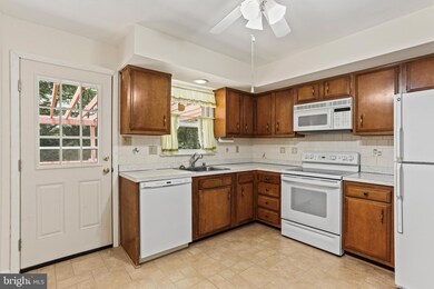 7926 Anfred Dr, Laurel, MD 20723 - photo 6