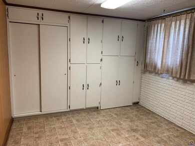 3125 SW Crest Dr, Topeka, KS 66614 - photo 5