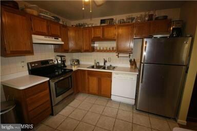 8908 Jandell Rd, Lorton, VA 22079 - photo 6