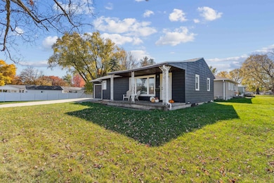 2621 University Ave, Waterloo, IA 50701 - photo 2