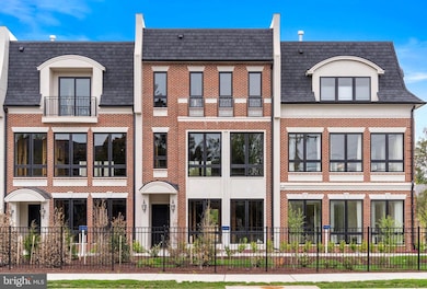 1626 Chain Bridge Rd, McLean, VA 22101 - photo 3