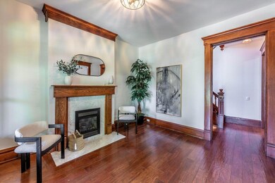 Large Entry/Sitting Area/office