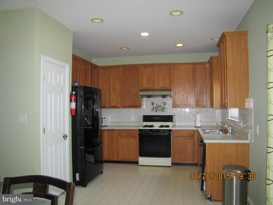 2440 Laura Mark Ln, Herndon, VA 20171 - photo 7