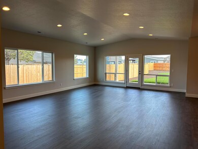 4890 SW Yew Place unit 10, Redmond, OR 97756 - photo 6