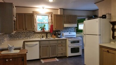 47 Linden St, Rochester, NH 03867 - photo 4