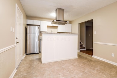 2596 Woodsedge Rd, Columbus, OH 43224 - photo 7