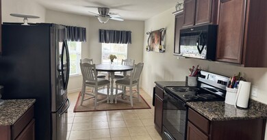 Kitchen/Breakfast Nook