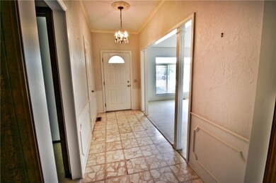 11900 Camelot Place, Oklahoma City, OK 73120 - photo 2