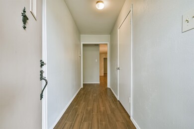 9714 Santa Monica Blvd, Houston, TX 77089 - photo 4