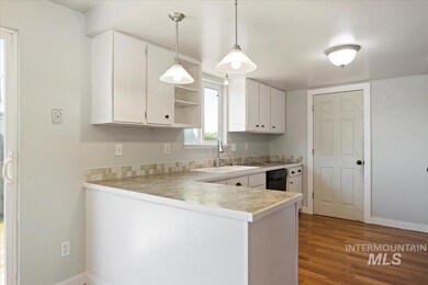 631 W Nevada Ave, Homedale, ID 83628 - photo 5