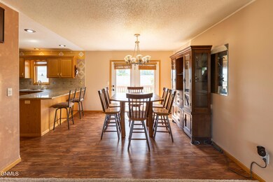801 E Calgary Ave-10
