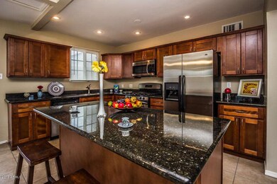 Breakfast Bar & Kitchen