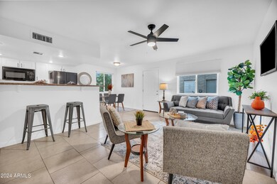 Living & Breakfast Bar