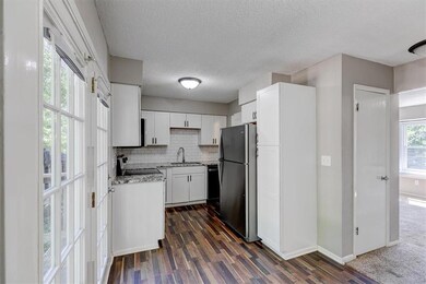 1444 Vacant dining room