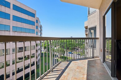 14' Private balcony located off dining room with views of Tangle Wood Park