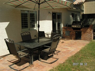 Nice entertaining rear yard with built in barbeque