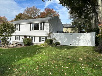 61 Beachmount Ave, Bristol, RI 02809 - photo 2