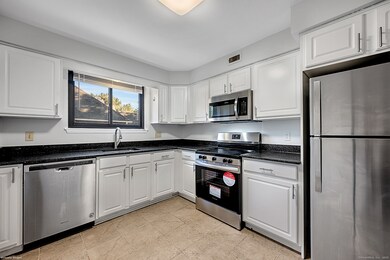 9 Concord St unit B1, West Hartford, CT 06119 - photo 6