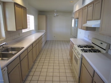 5239 E Holmes St, Tucson, AZ 85711 - photo 2