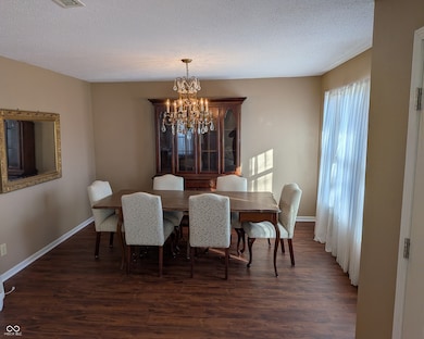 10414 Bicknell Cir, Fishers, IN 46038 - photo 3