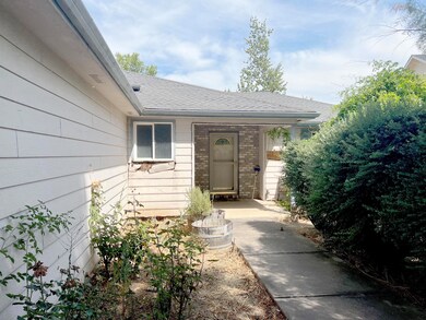 1258LookingGlass-F13