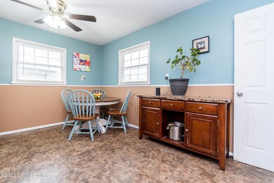 9220 Lantana Dr, Louisville, KY 40229 - photo 5