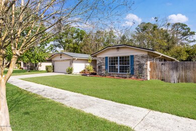 4901 Lofty Pines Cir E-large-003-4-Exter