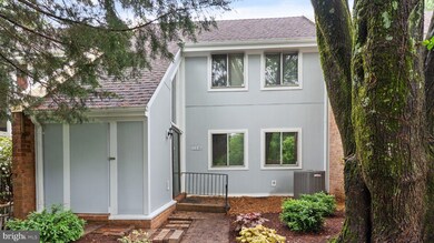 11116 Forest Edge Dr, Reston, VA 20190 - photo 4