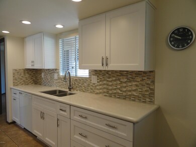 10434 W Hutton Dr, Sun City, AZ 85351 - photo 2