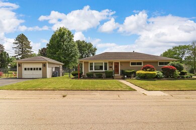 201 Clay St, Algonquin, IL 60102 - photo 2