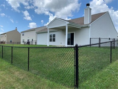 879 Grandiflora Dr, Greenwood, IN 46143 - photo 2