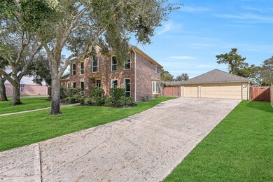 303 Regency Ct, Friendswood, TX 77546 - photo 2
