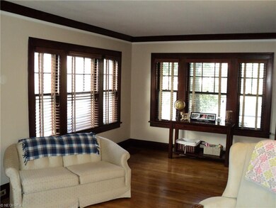 Additional view of large 21'x11' living room.