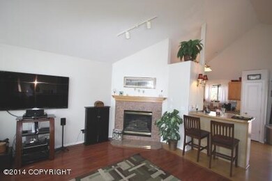 Living Room/Gas Fireplace