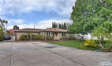Look at this large driveway and RV parking