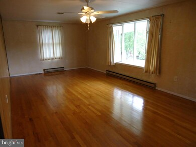 434 Arnold Dr, Glengary, WV 25421 - photo 5