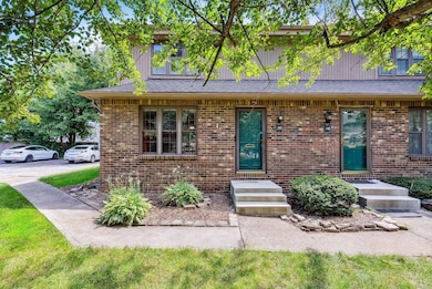 1-web-or-mls-136-stornoway-dr-e