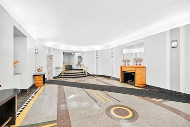 190 E Mosholu Pkwy S unit 4G, Bronx, NY 10458 - photo 4