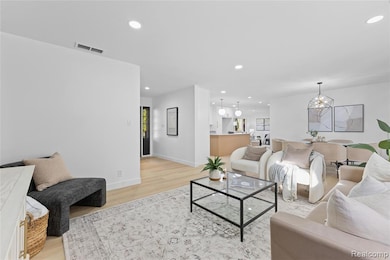 1048 Satterlee Rd, Bloomfield Hills, MI 48304 - photo 4