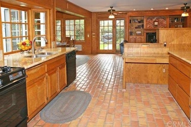 Gourmet Kitchen w/Granite Countertops