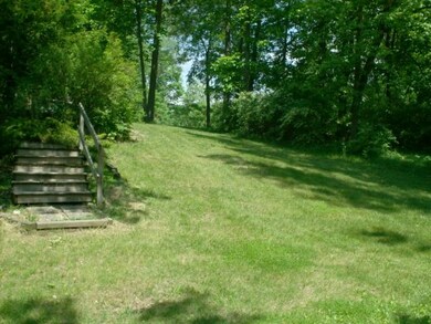 Gorgeous Big Yard Surrounded By Woods!