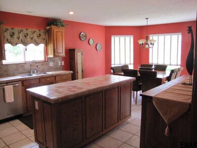 Large Kitchen with Breakfast Nook
