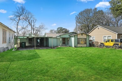 4605 Siegel St, Houston, TX 77009 - photo 2