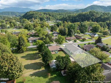 310 Two View Rd, Pigeon Forge, TN 37863 - photo 4