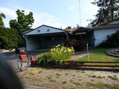 927 Mayfair Ln, Grants Pass, OR 97527 - photo 4