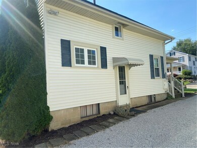 Side view of home leading to garage.