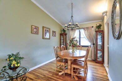 005_Dining Room