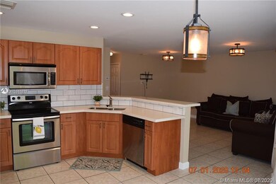 10939 NW 47th Ln, Doral, FL 33178 - photo 4