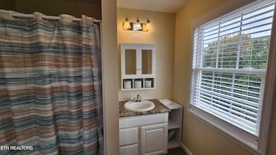 Suite B -- Bathroom 1C