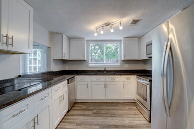 16911 Ravine Cir, Friendswood, TX 77546 - photo 2